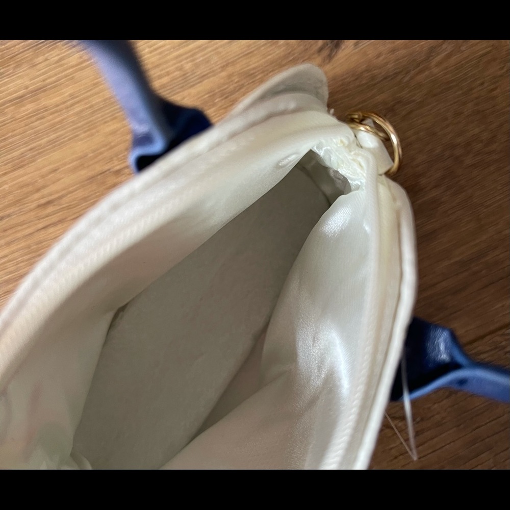 HELLO KITTY-NWT Mini Faux Leather Handbag - Picture 8 of 12